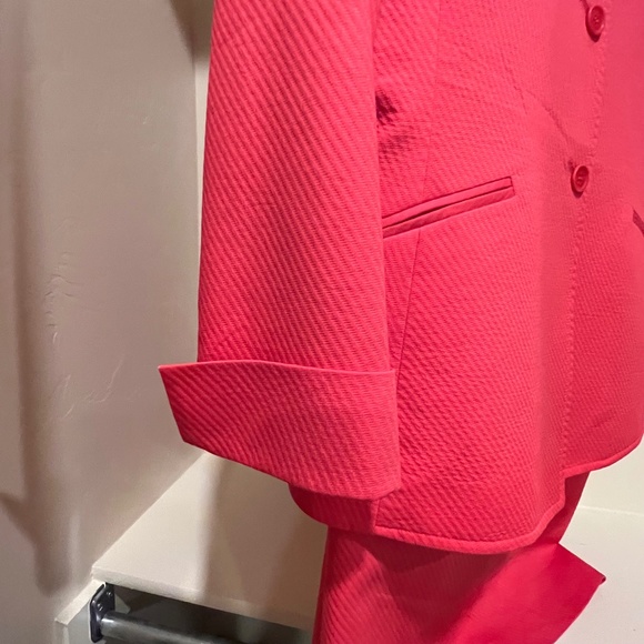 Shocking Pink vintage  suit with padded shoulders - Picture 7 of 13